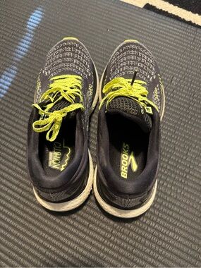 Brooks Kids Black and Neon Yellow Lace-Up Sneakers